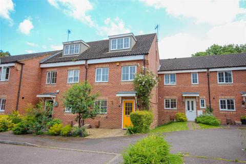 3 bedroom townhouse for sale, Lacemakers Court, Rushden NN10