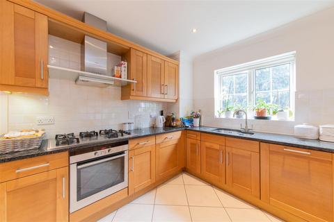 3 bedroom flat for sale, Holders Hill Road, Hendon, London