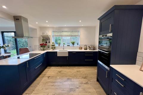 7 Forge Fields, Lydiard Millicent, Swindon, SN5 3WS
