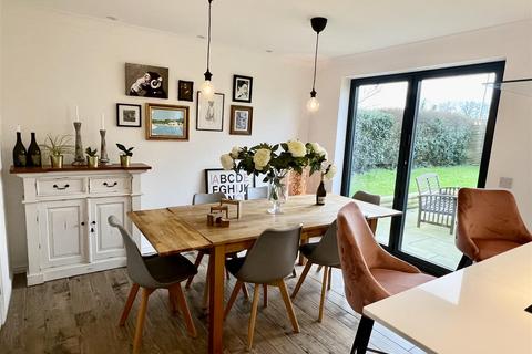 7 Forge Fields, Lydiard Millicent, Swindon, SN5 3WS