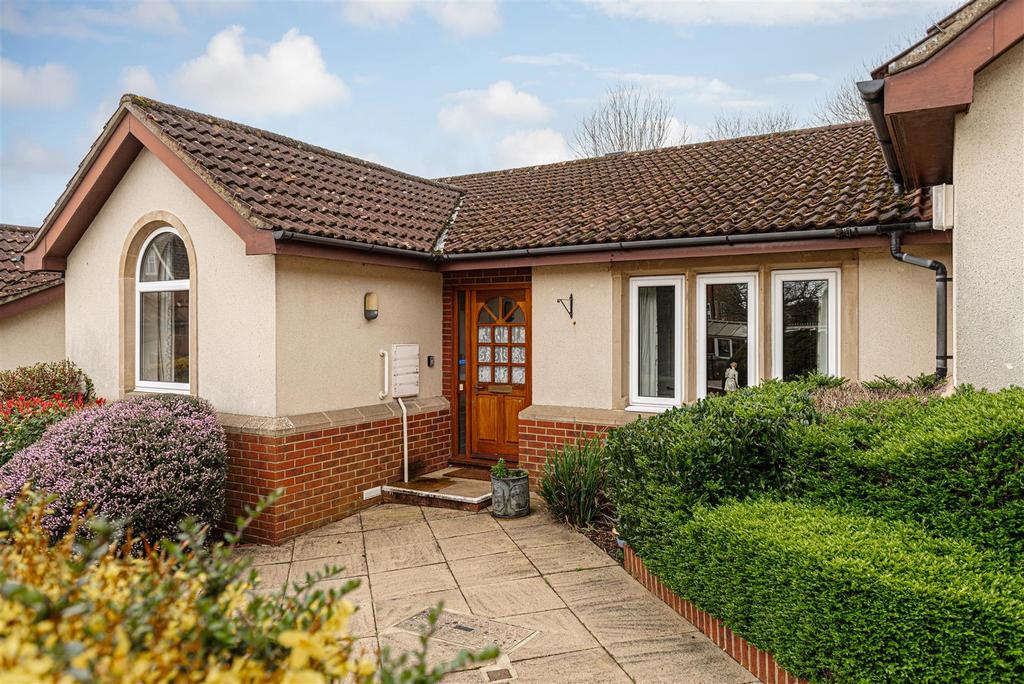 Alma Road, Reigate 2 bed semidetached bungalow for sale £475,000
