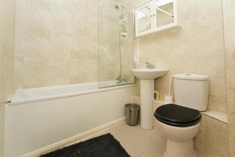 1 bedroom apartment to rent, Canberra Close, Hendon, London, NW4