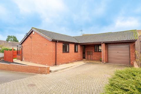 3 bedroom detached bungalow for sale - Hanchetts Orchard, Thaxted, Dunmow