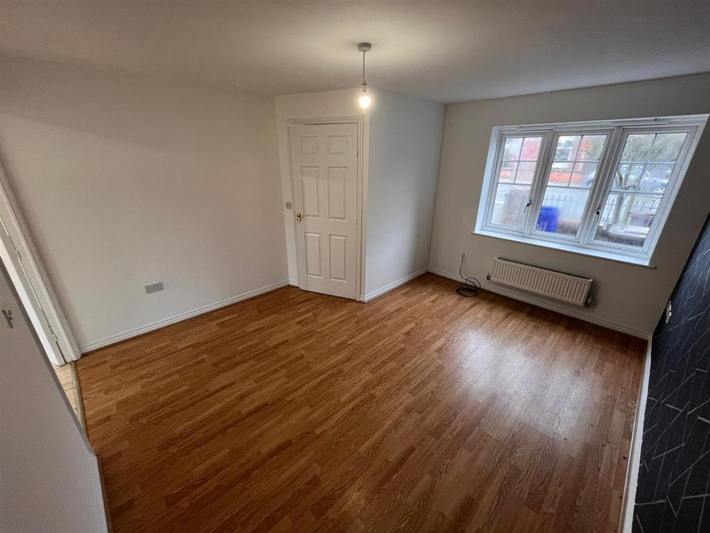 Moston Lane, Manchester 3 bed end of terrace house to rent £1,300 pcm (£300 pw)