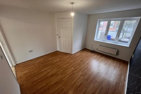 3 bedroom end of terrace house to rent, Moston Lane, Manchester