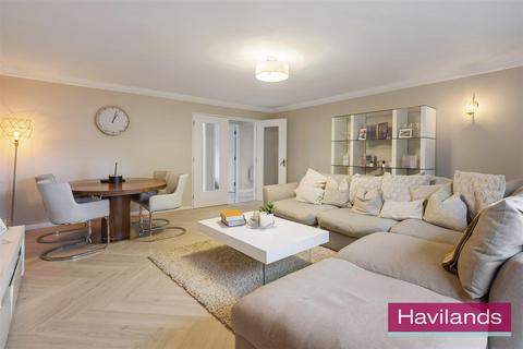 2 bedroom flat for sale - Bycullah Road, Enfield
