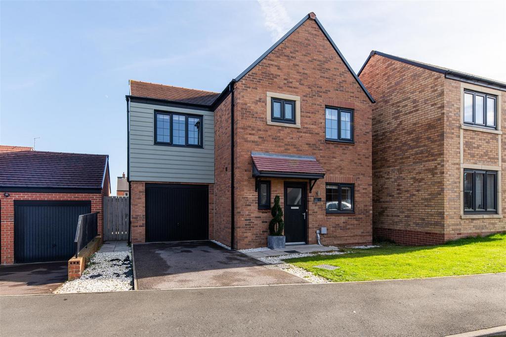 Deleval Crescent, Earsdon View, Newcastle upon Tyne 3 bed detached