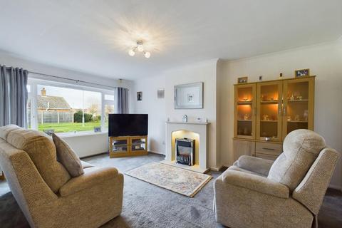 2 bedroom detached bungalow for sale, Oulton Close, North Hykeham, Lincoln