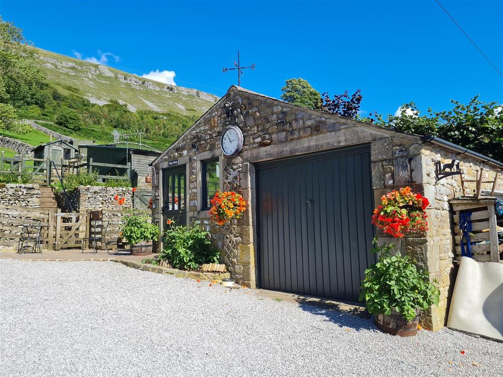 Bothy and garage.jpg