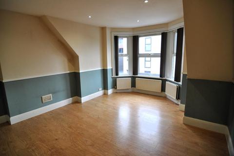 2 bedroom flat to rent, 20 Rosslyn Road, Watford WD18