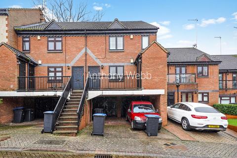 9 Walker Close, London, N11 1AQ