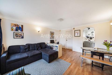 9 Walker Close, London, N11 1AQ