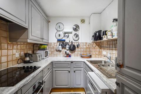 9 Walker Close, London, N11 1AQ