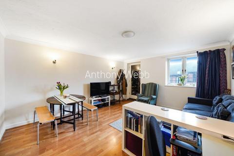 9 Walker Close, London, N11 1AQ