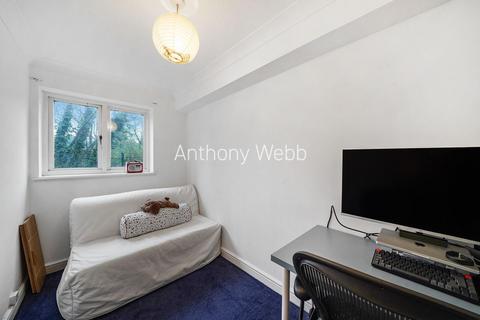 9 Walker Close, London, N11 1AQ