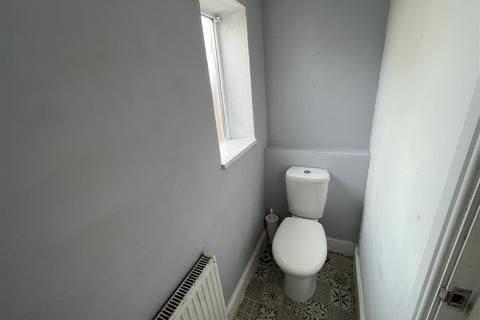 2 bedroom house to rent, Stanley Avenue, Stockport SK7