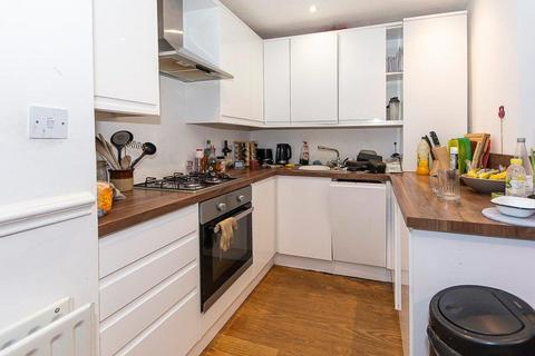 4 bedroom flat to rent, Victoria Rise, Clapham SW4