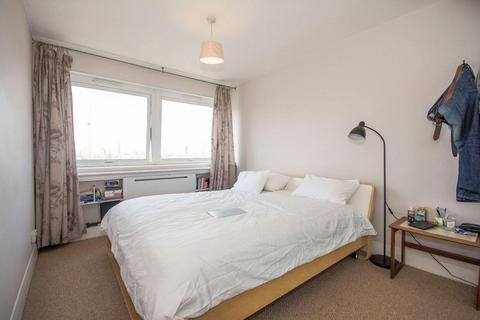 2 bedroom flat to rent - Park South, Battersea Park SW11