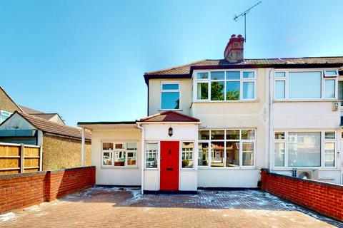 4 bedroom end of terrace house for sale - Seabrook Gardens, Romford, RM7