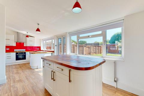 4 bedroom end of terrace house for sale, Seabrook Gardens, Romford, RM7