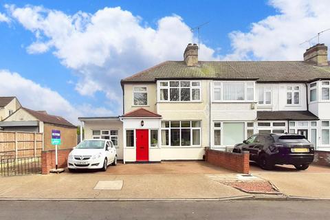 4 bedroom end of terrace house for sale, Seabrook Gardens, Romford, RM7
