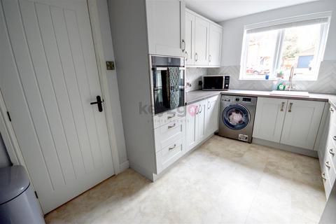 3 bedroom semi-detached house for sale, Middle Ox Close, Halfway, Sheffield, S20