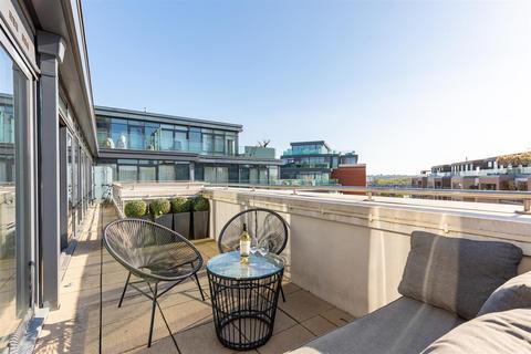 2 bedroom apartment for sale, Doulton House, Chelsea Creek, London, SW6