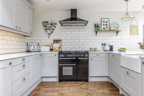 31 Heathfield North, Twickenham, TW2 7QN
