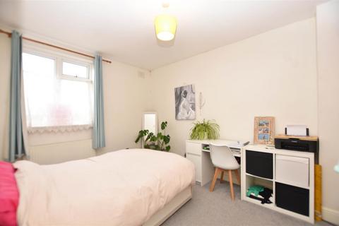 1 bedroom apartment to rent, High Street, Hampton Hill