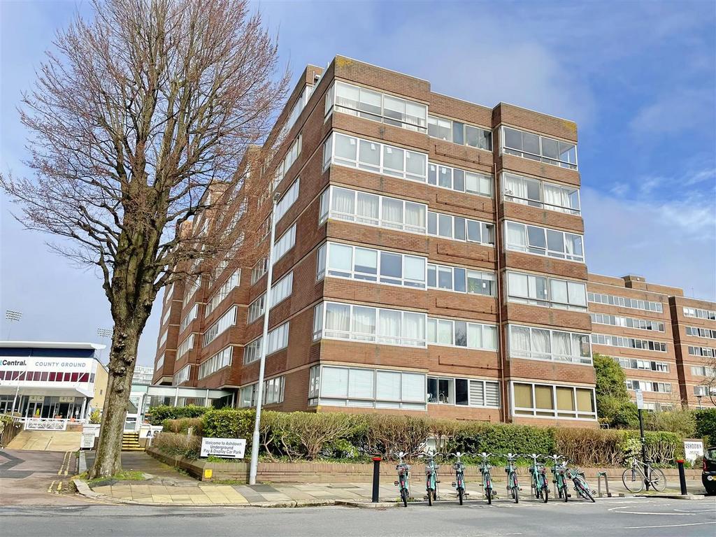 Ashdown, Eaton Road, Hove 3 bed apartment for sale £400,000