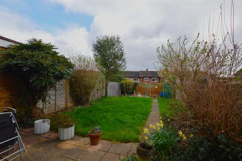 3 bedroom terraced house for sale - Gascons Grove, Slough