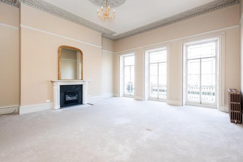 2 bedroom flat to rent, Grosvenor Place, Bath BA1