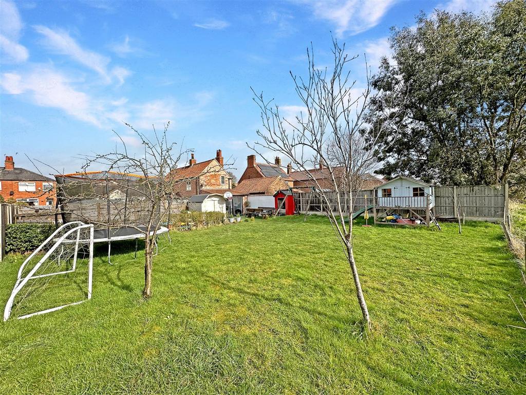 Alberta, Dykes End, Collingham, Newark 3 bed link detached house for sale £325,000