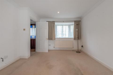 2 bedroom terraced house to rent, Thornleas Place, East Horsley