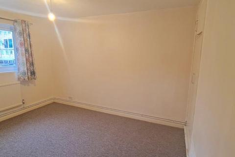 3 bedroom apartment to rent, Radcliffe Way, Northolt UB5