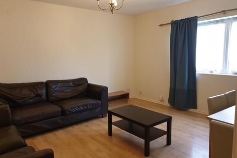 2 bedroom apartment to rent, Aplin Way, Isleworth TW7