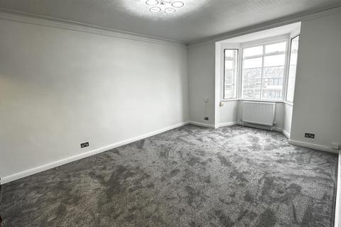 3 bedroom flat for sale, St Johns Court Finchley Road NW3
