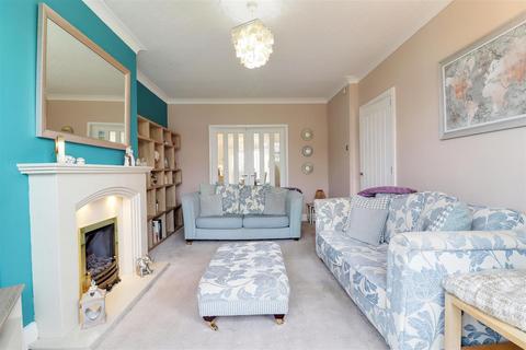 3 bedroom semi-detached house for sale, Boothferry Road, Hessle