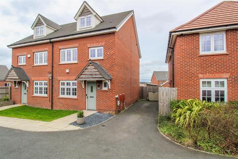 4 bedroom semi-detached house for sale - Fountains Close, Wakefield WF1