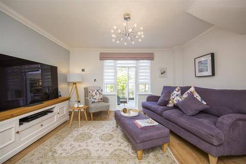 10 Beech Close, Tunbridge Wells, TN2 5GB
