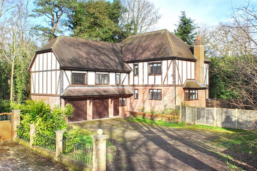 Swallow Court, Hertford 5 bed detached house for sale £1,250,000