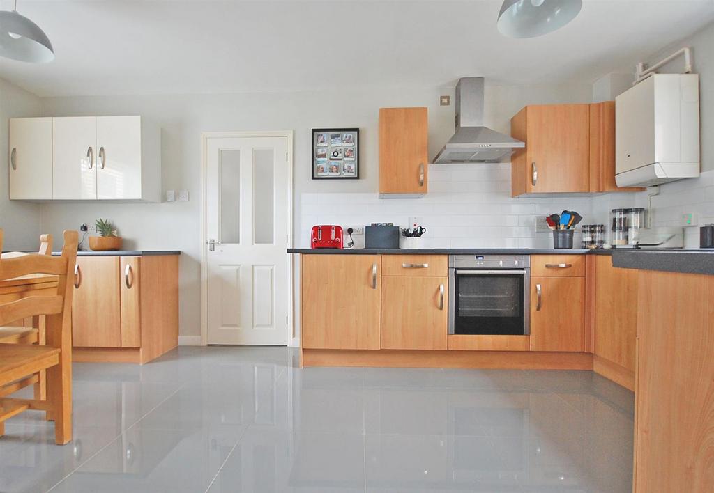 Kitchen(c).jpg