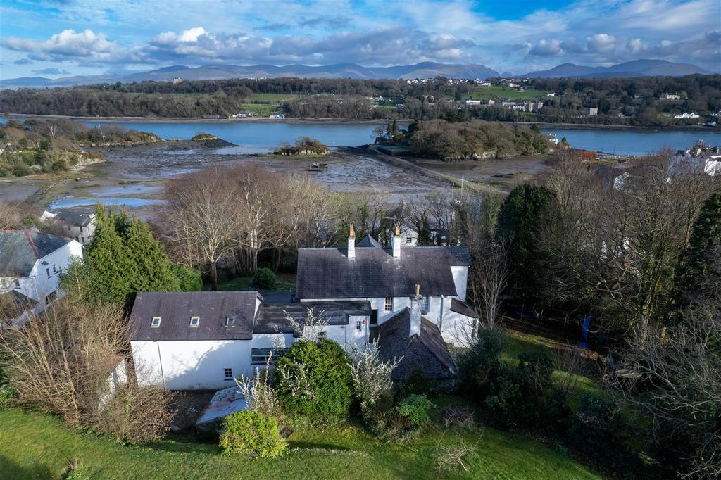 Y Graigwen, Cadnant Road, Menai Bridge 4 bed character property for