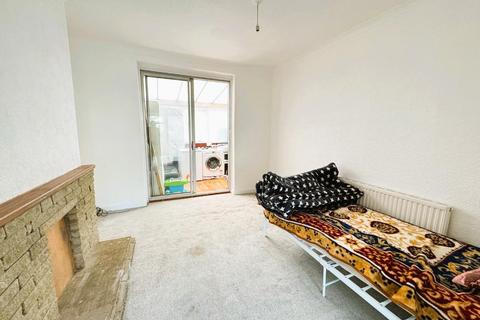 3 bedroom semi-detached house to rent, Coles Lane, Hiltop, West Brom, B71 2QJ