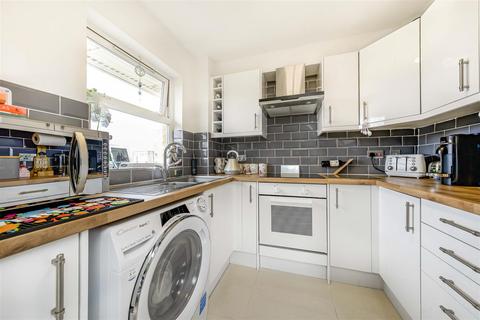 2 bedroom apartment for sale, Busch Close, Isleworth