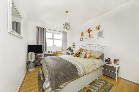 2 bedroom apartment for sale, Busch Close, Isleworth