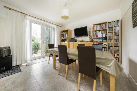 4 bedroom detached house for sale - Eversley Crescent, Isleworth