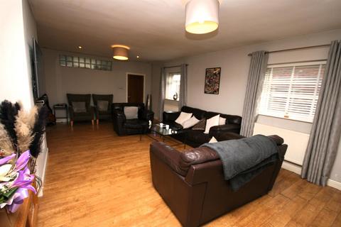 4 bedroom end of terrace house for sale, Clayton Street, Skelmersdale WN8