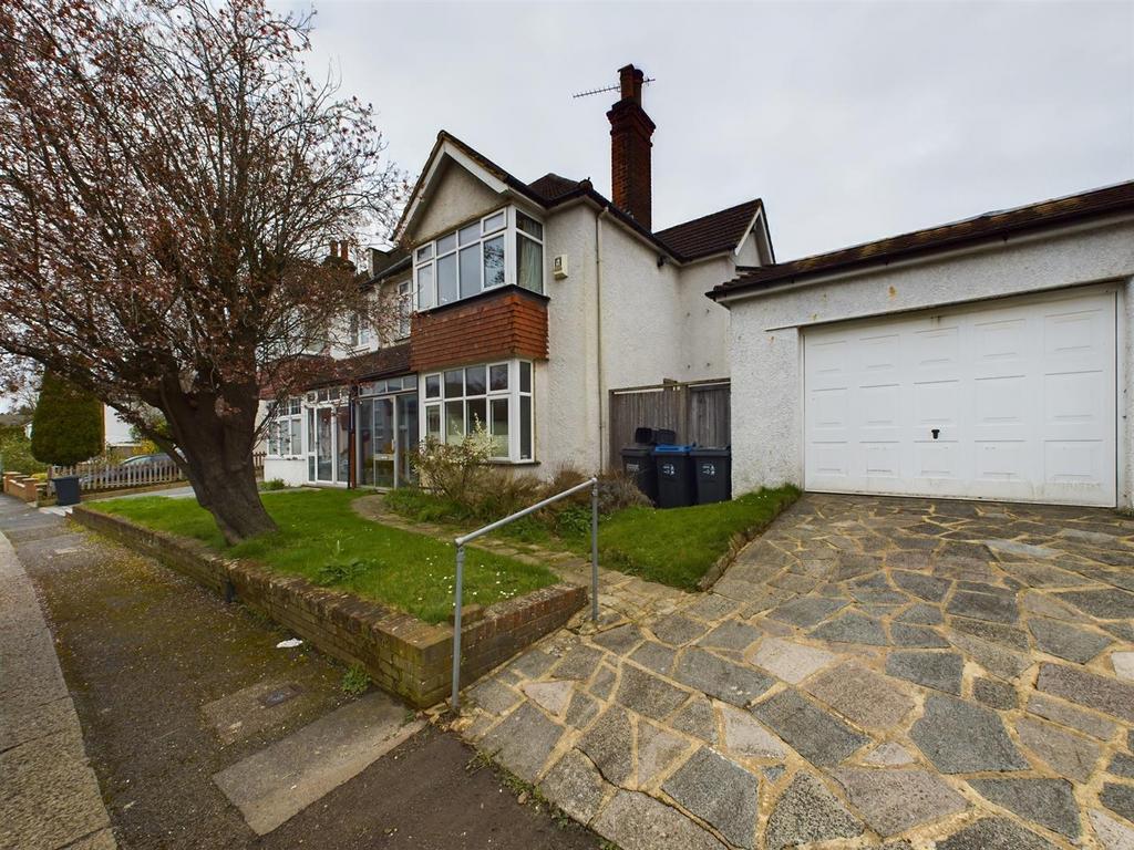 Reddown Road, Coulsdon CR5 4 bed semidetached house for sale £660,000
