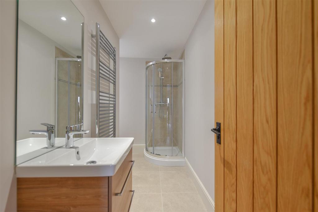 Shower ensuite